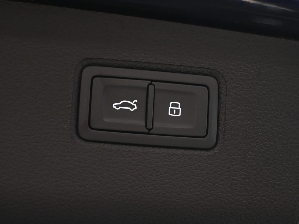 Used 2022 Bentley Bentayga AWD/4WD image 43