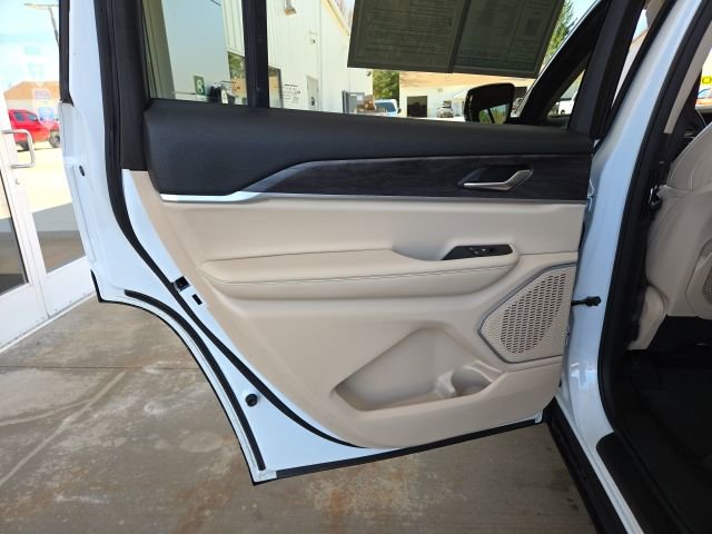 Used 2021 Jeep Grand Cherokee L Limited AWD/4WD image 44