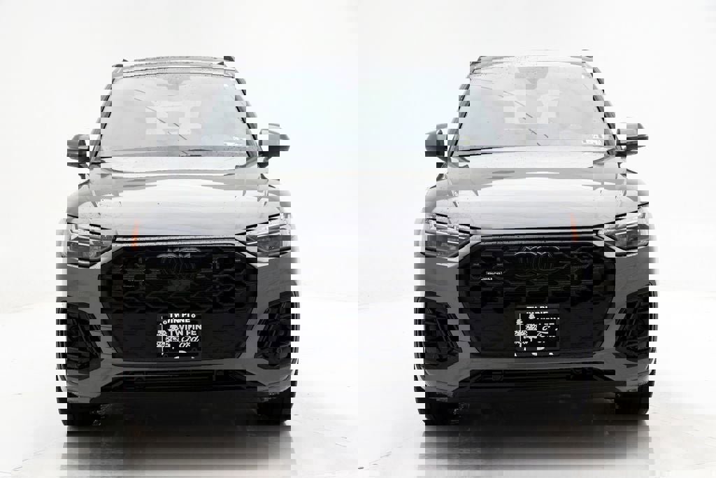 Used 2024 Audi Q5 e Premium Plus w/ Premium Plus Package image 4