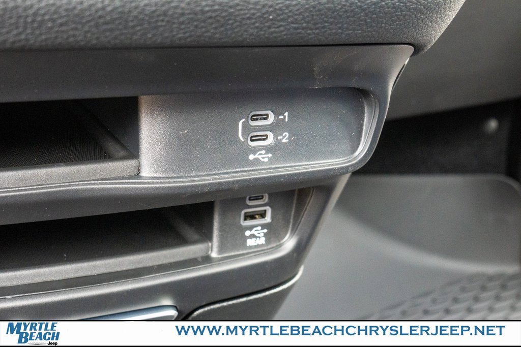 New 2026 Chrysler Pacifica Select image 23