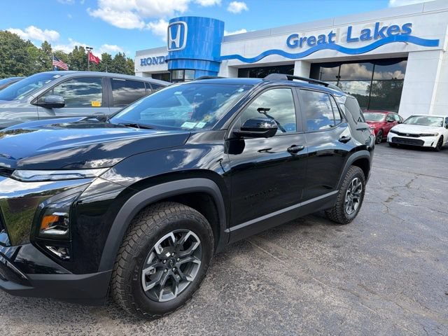 Used 2025 Chevrolet Equinox ACTIV w/ Safety and Technology Package AWD/4WD image 2