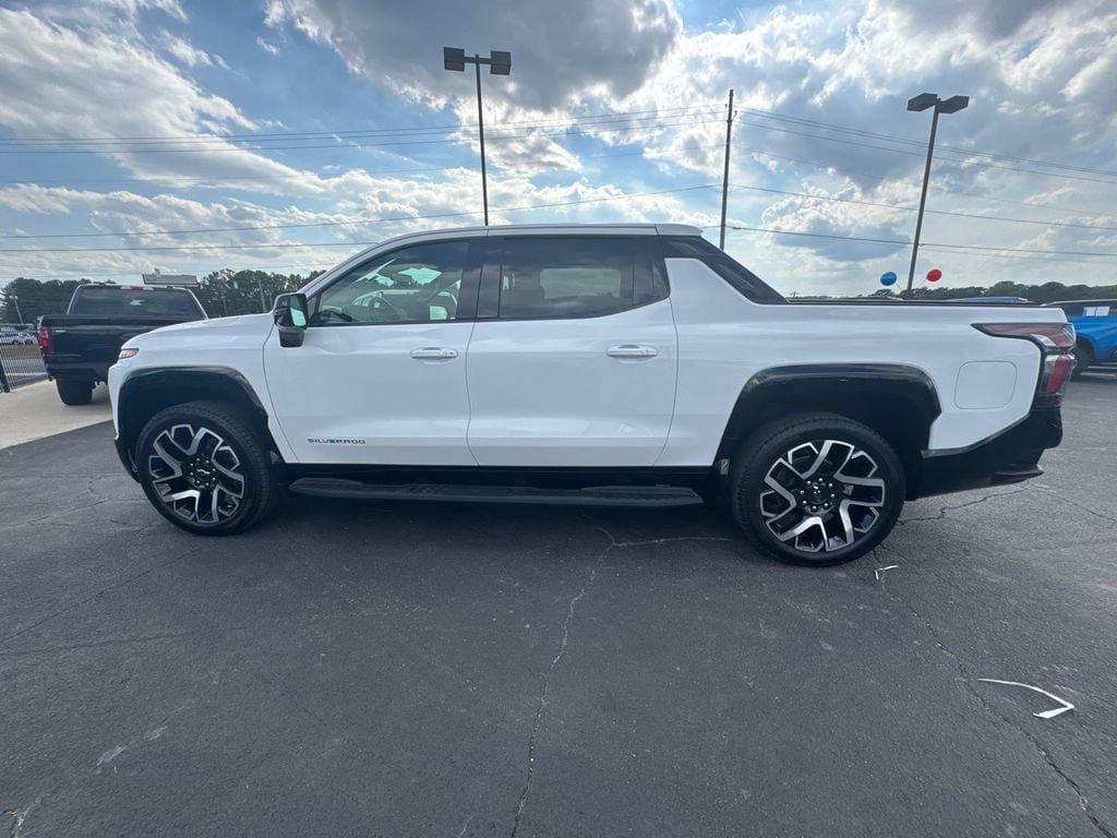 New 2024 Chevrolet Silverado EV RST AWD/4WD image 9