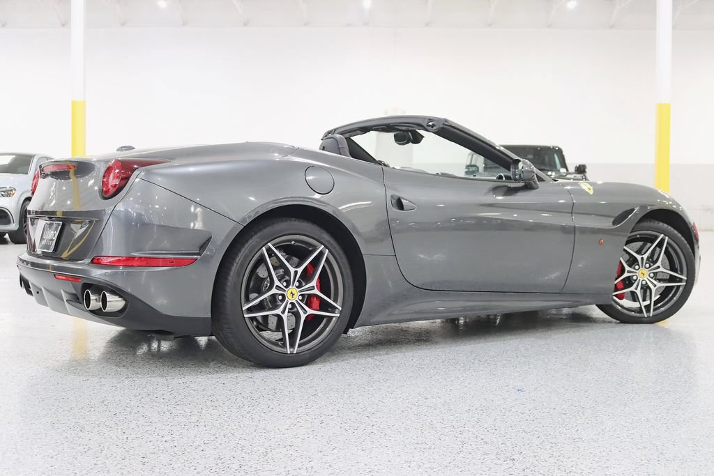 Used 2016 Ferrari California T RWD image 11