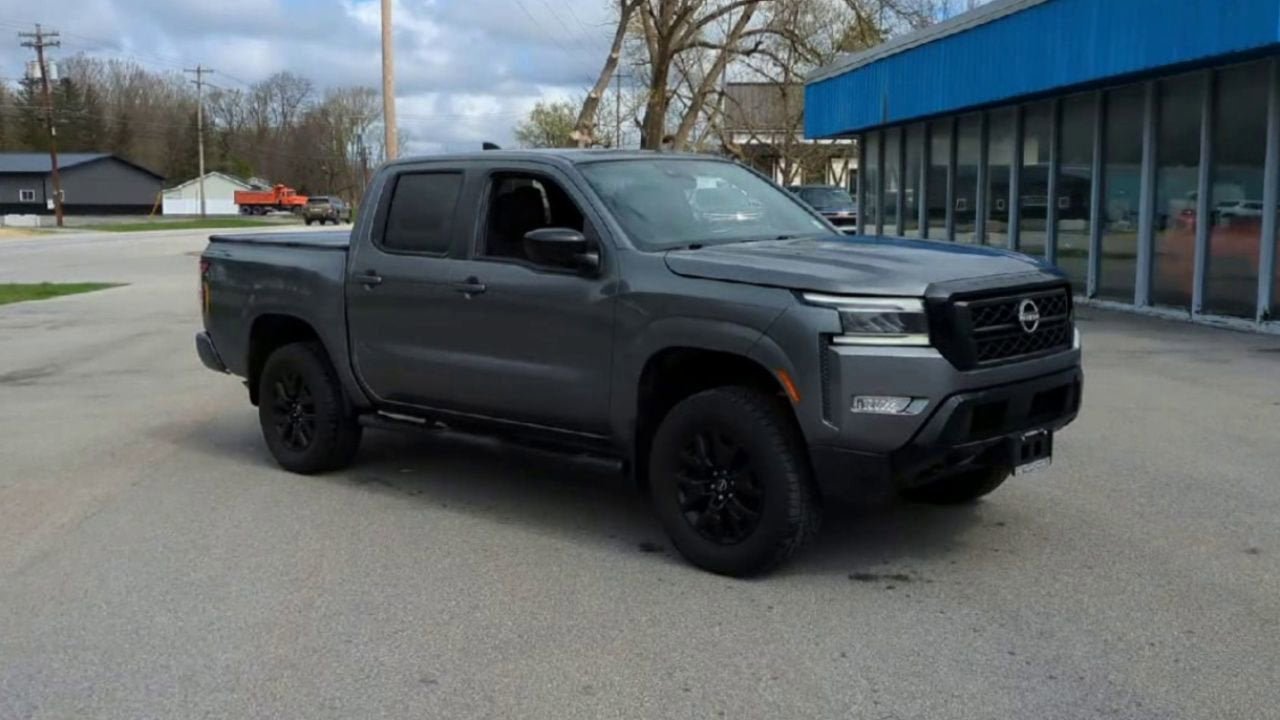 Used 2023 Nissan Frontier SV w/ Midnight Edition Package AWD/4WD image 2