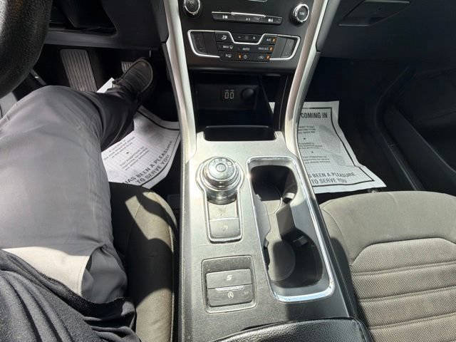 Used 2020 Ford Fusion SE FWD image 25