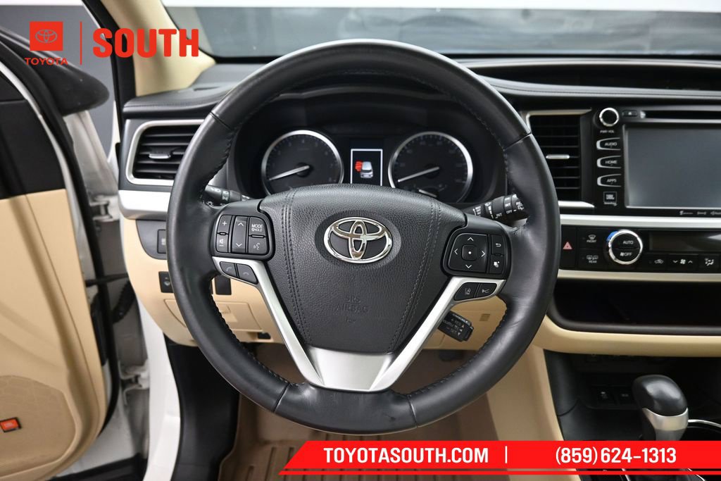 Used 2017 Toyota Highlander Limited AWD/4WD image 23