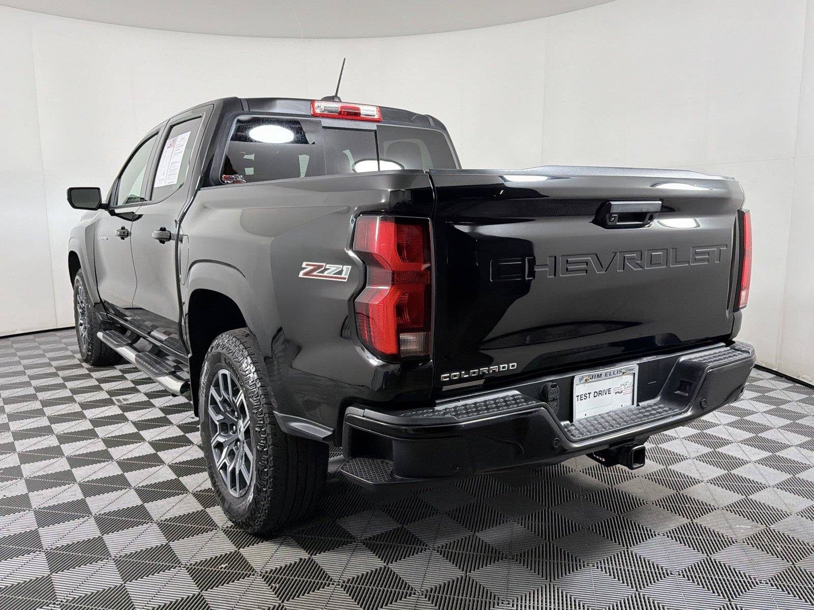 Certified 2023 Chevrolet Colorado Z71 w/ Z71 Convenience Package 2 AWD/4WD image 4