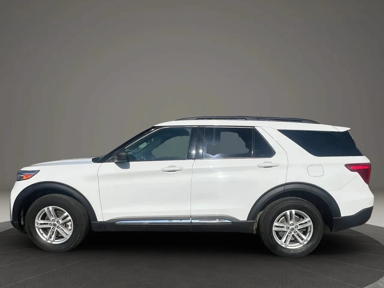 Used 2020 Ford Explorer XLT AWD/4WD image 8