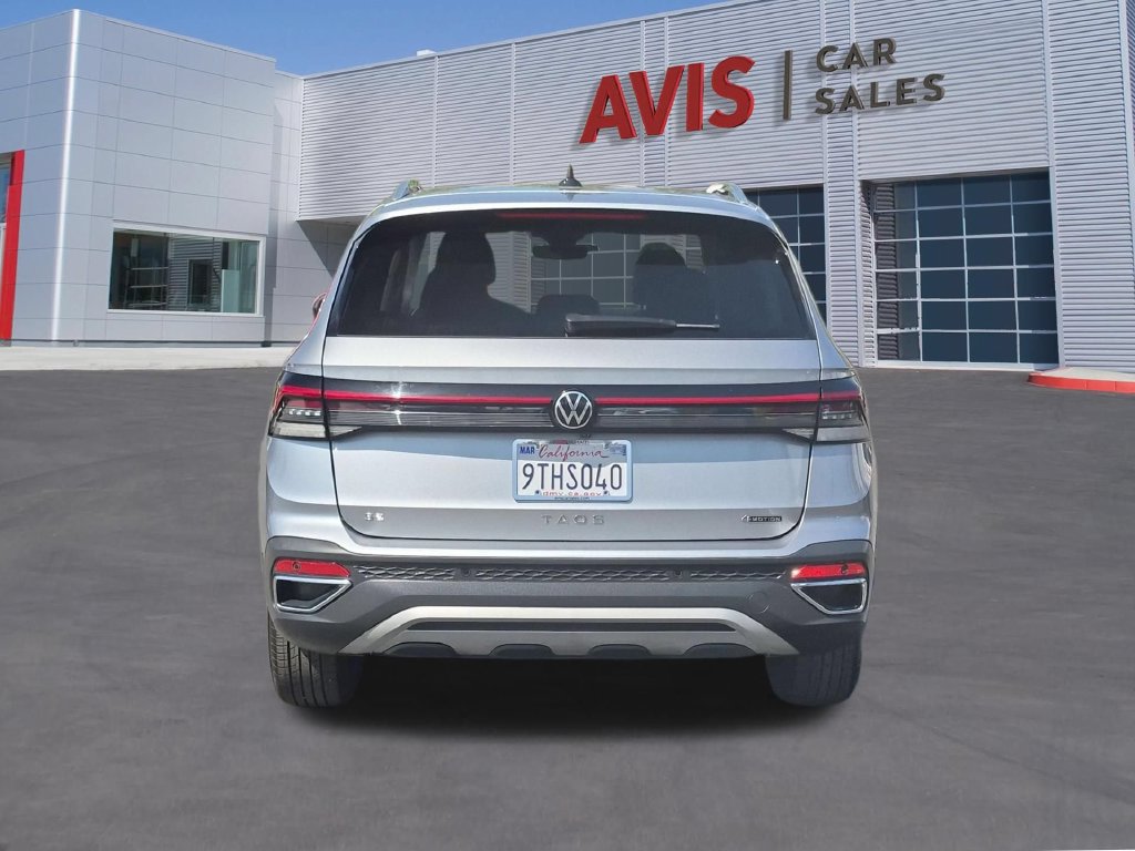 Used 2025 Volkswagen Taos SE AWD/4WD image 7