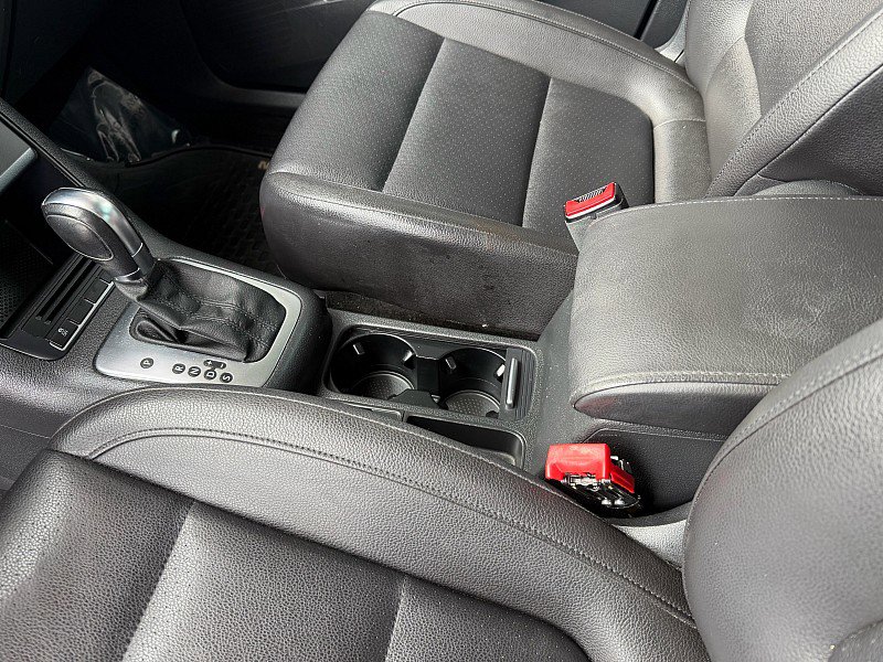 Used 2012 Volkswagen Tiguan SE image 12