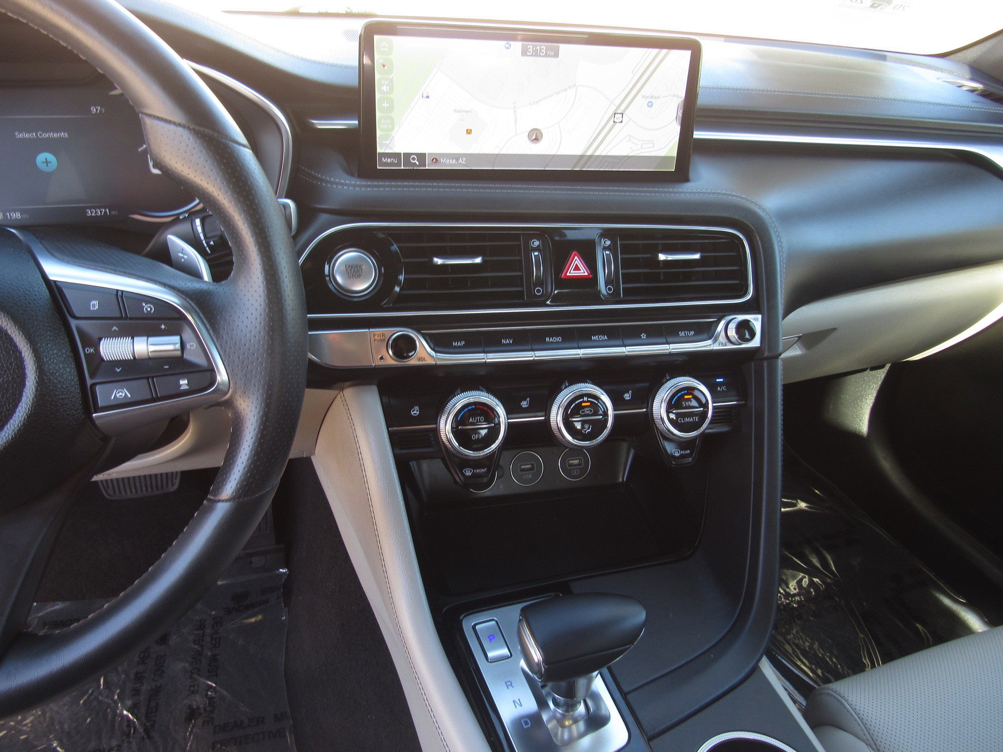 Used 2023 Genesis G70 2.0T image 16