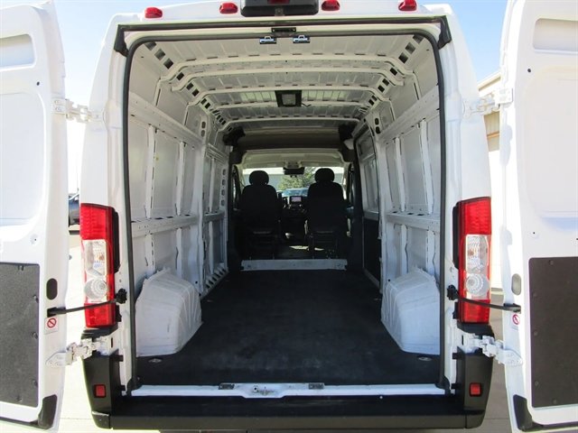 Used 2025 RAM ProMaster 2500 w/ Convenience Group image 12