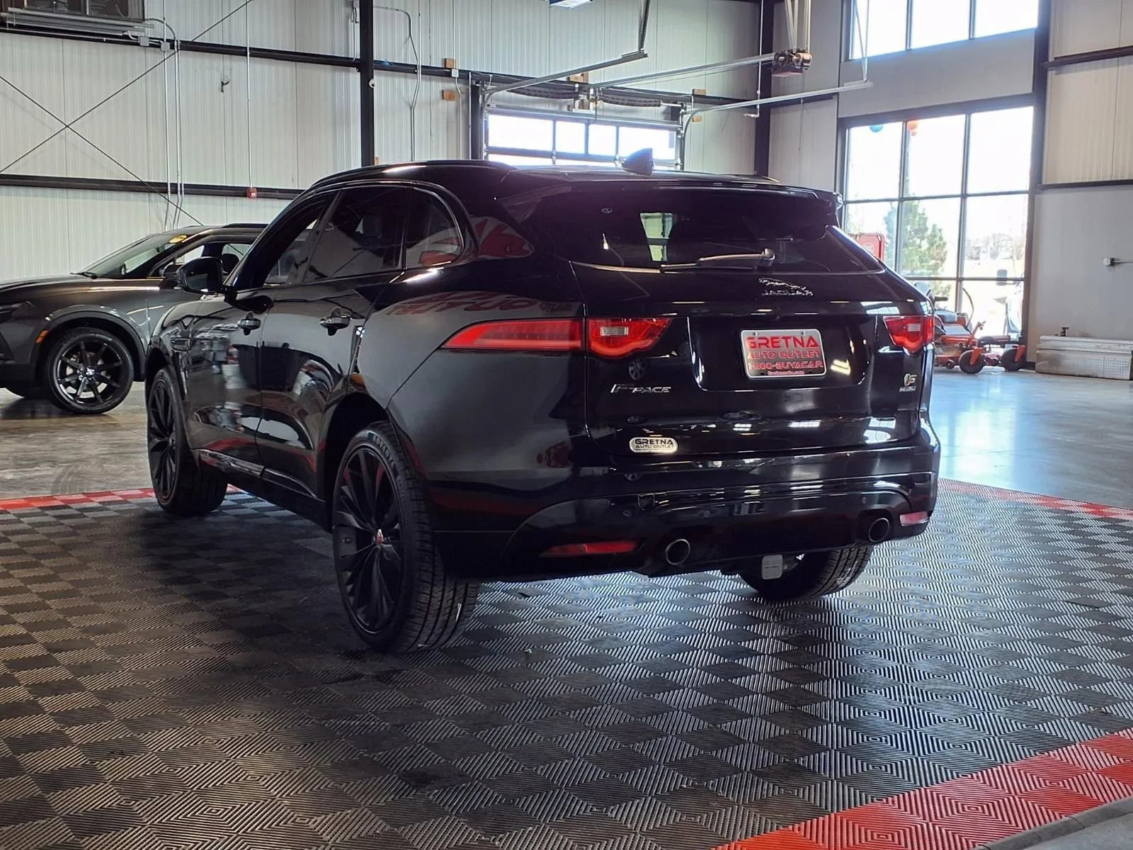 Used 2017 Jaguar F-PACE S image 4
