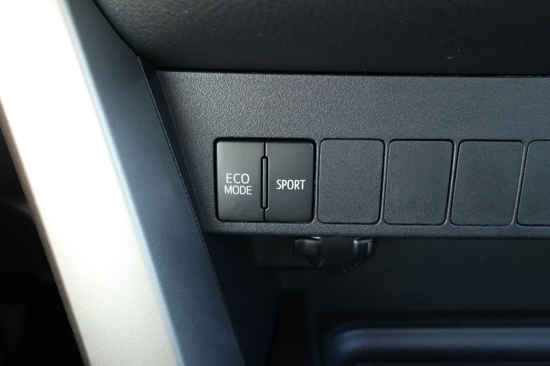 Used 2018 Toyota RAV4 XLE w/ Plus Extra Value Package image 26