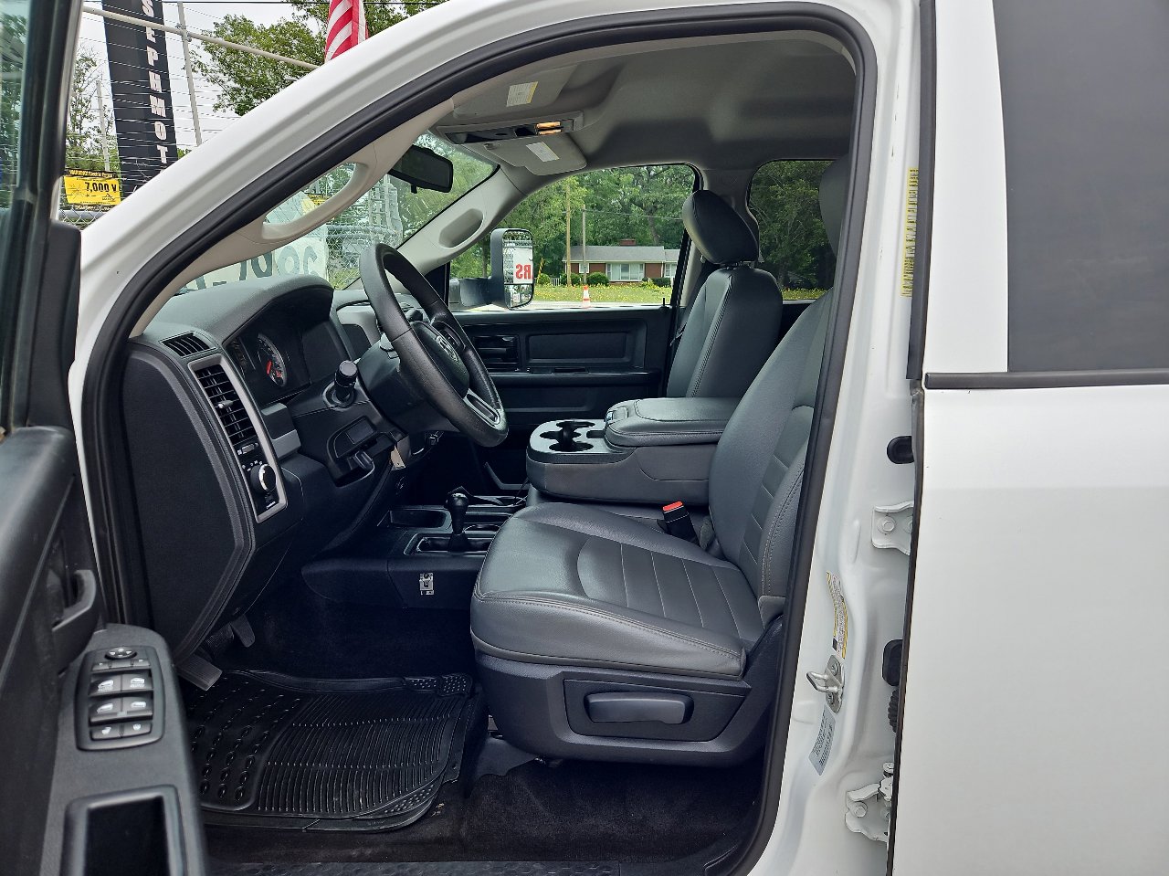 Used 2016 RAM 3500 Tradesman image 10