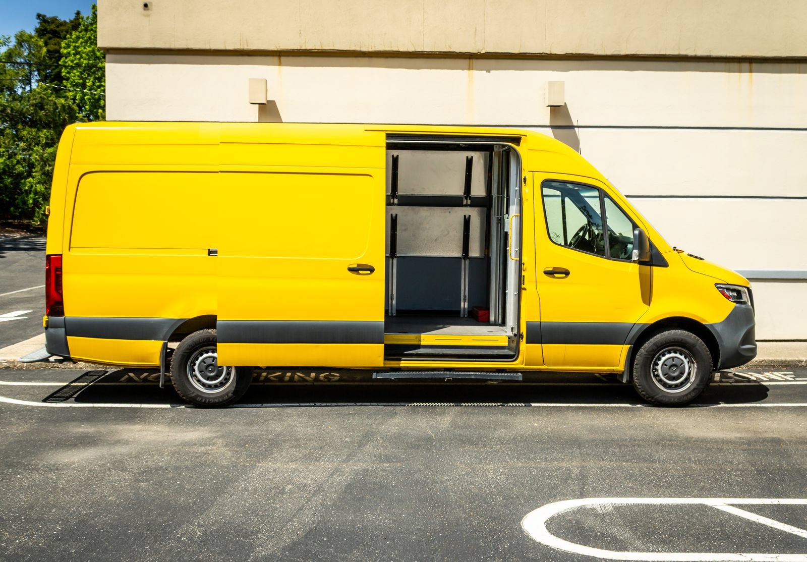 Used 2021 Mercedes-Benz Sprinter 2500 image 18