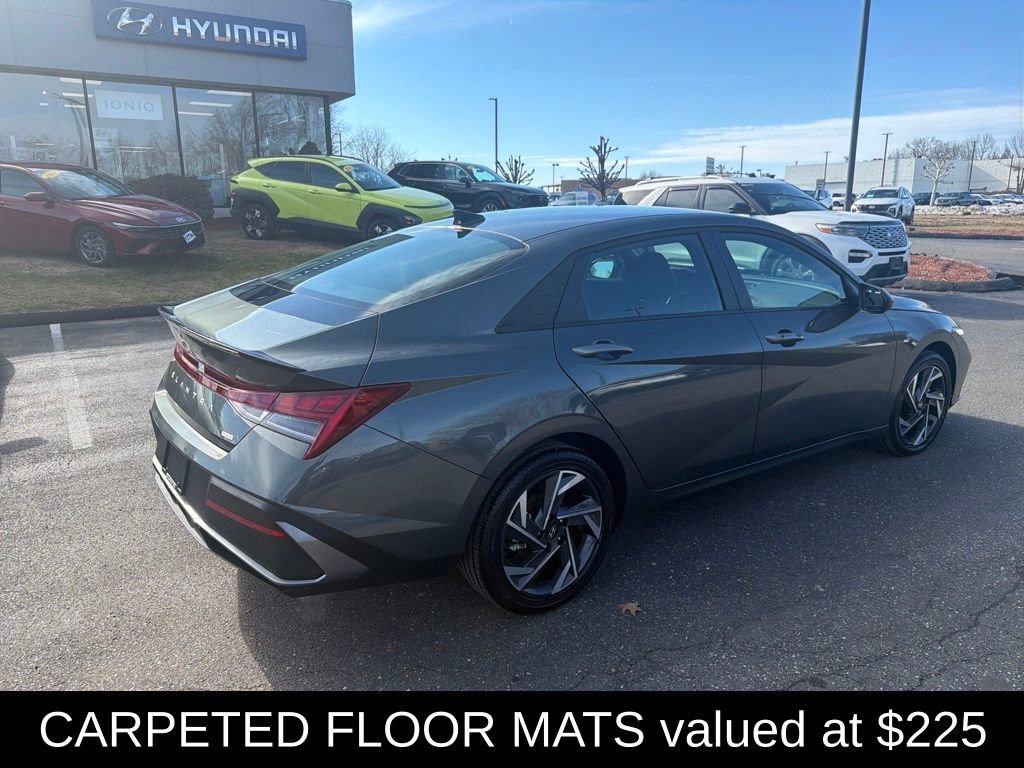 Certified 2025 Hyundai Elantra SEL image 3