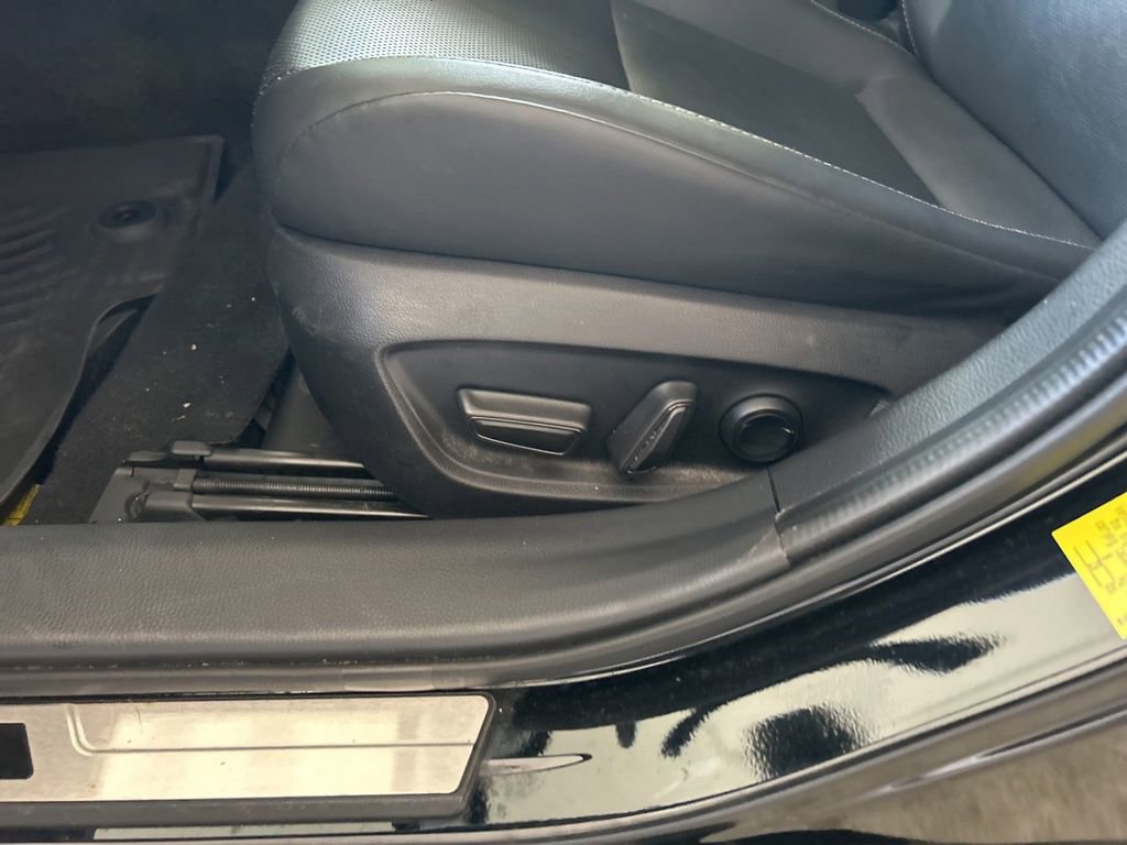 Used 2023 Toyota Prius Limited image 36