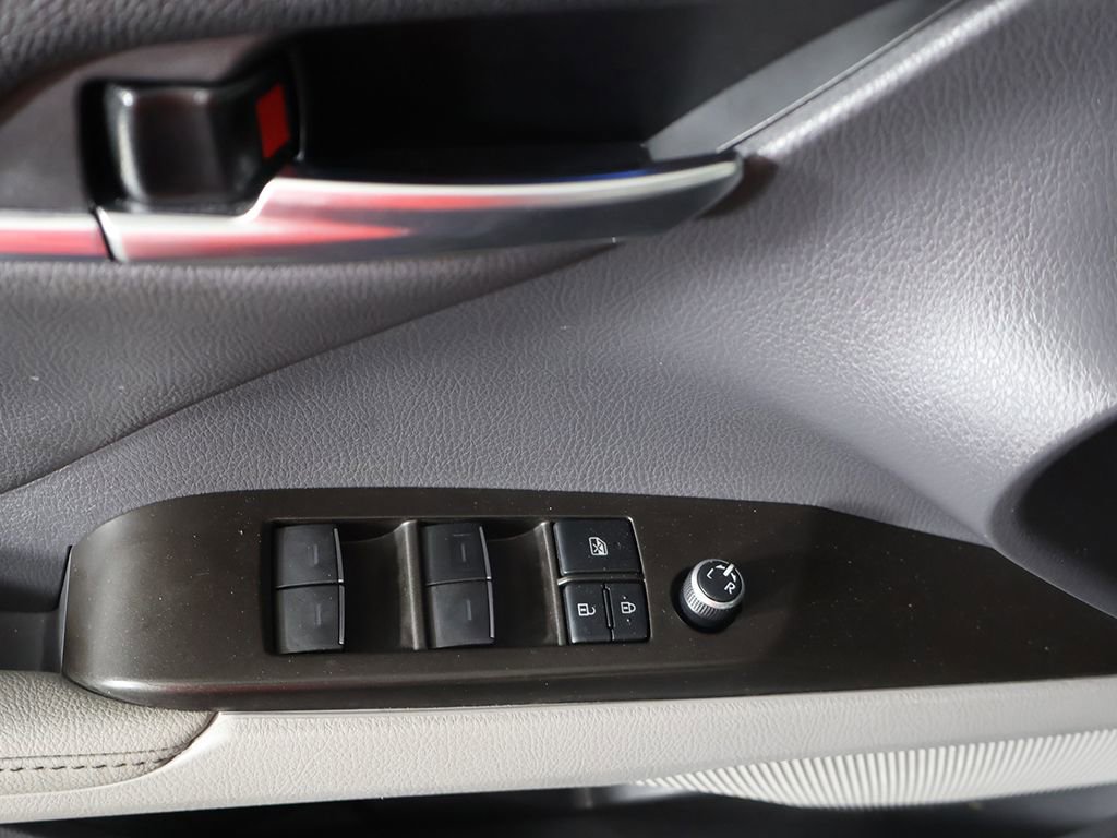 Used 2021 Toyota Camry XLE FWD image 33