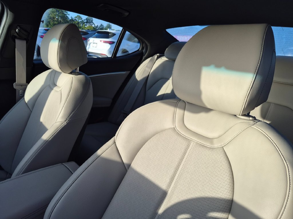 Used 2023 Genesis G70 2.0T AWD/4WD image 9