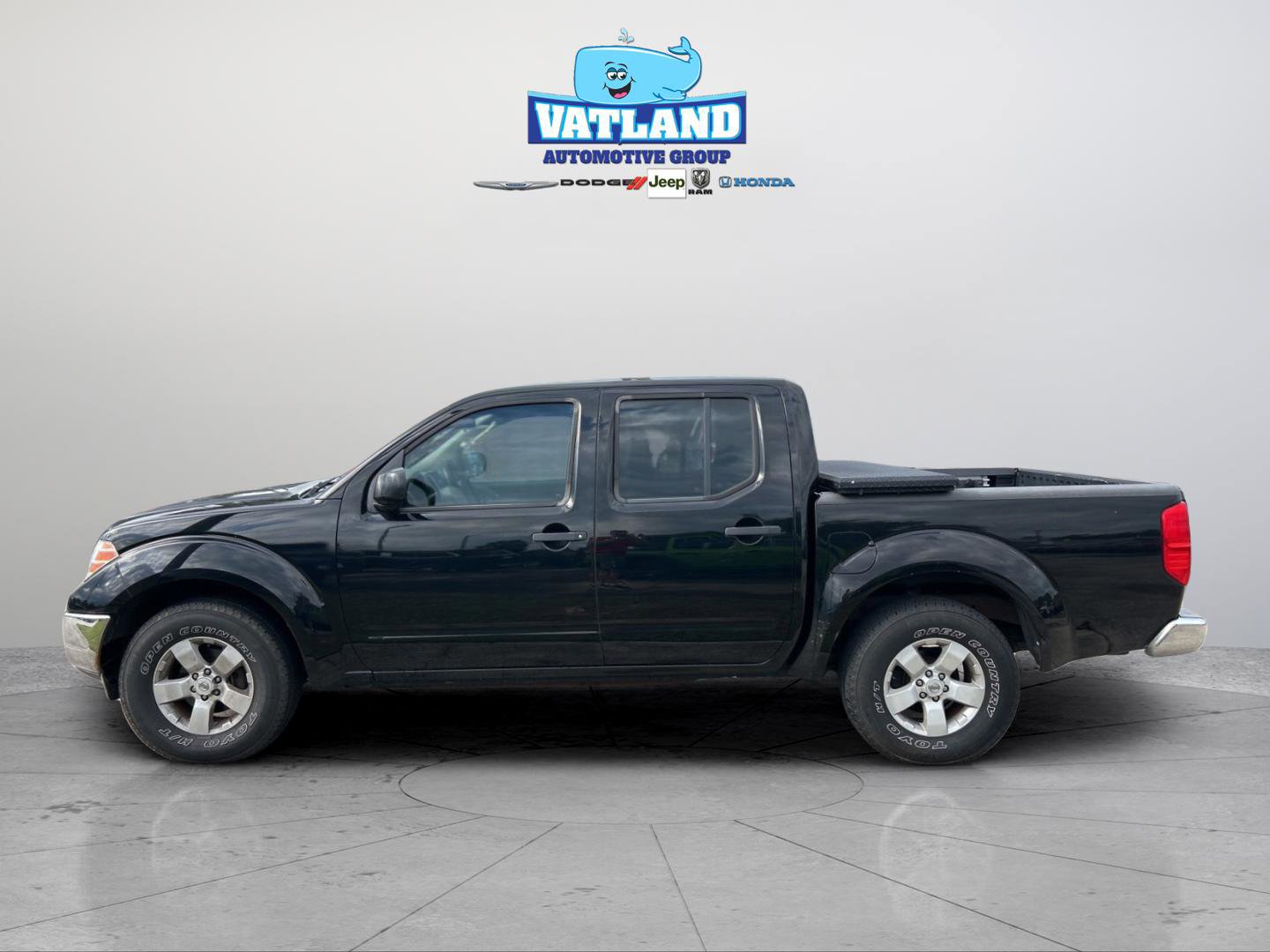 Used 2010 Nissan Frontier SE RWD image 2