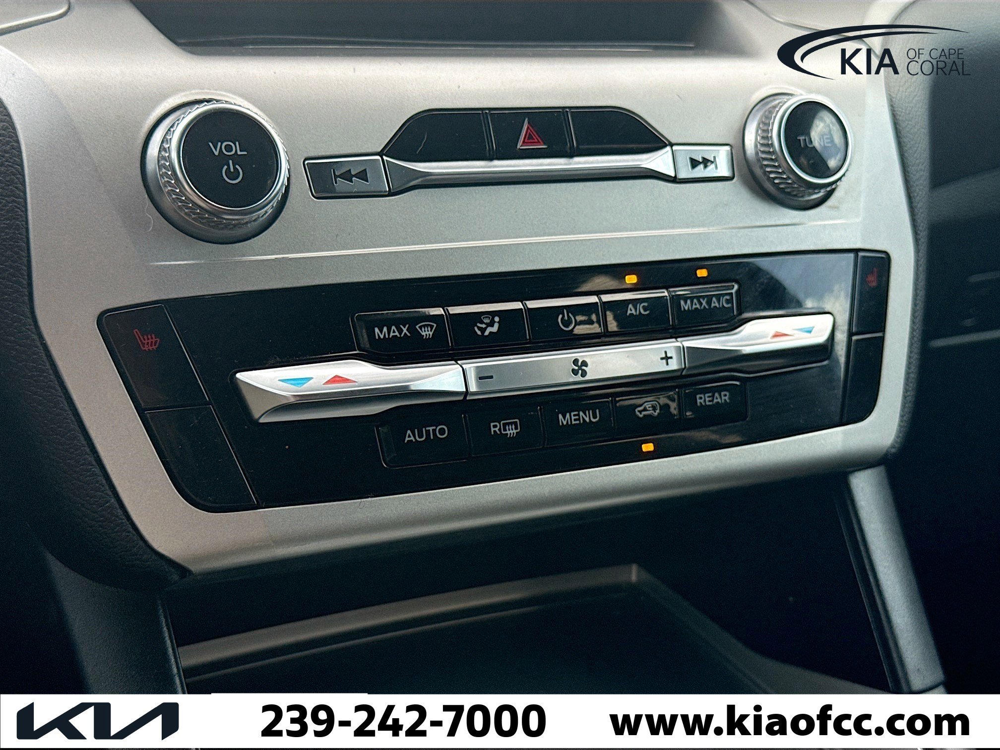 Used 2022 Ford Explorer XLT image 30