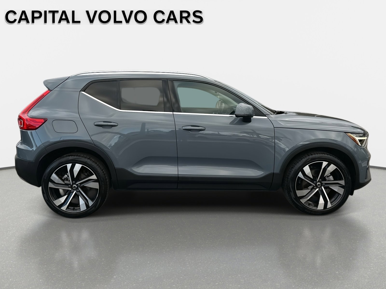 Certified 2023 Volvo XC40 B5 Ultimate w/ Protection Package Premier image 6