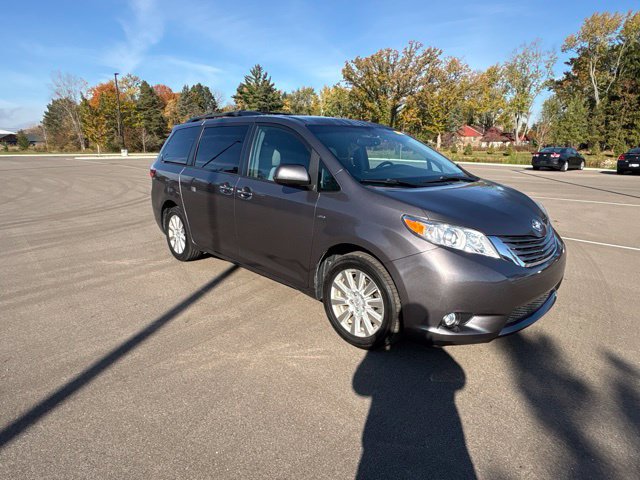 Used 2017 Toyota Sienna XLE w/ XLE Navigation Package AWD/4WD image 7