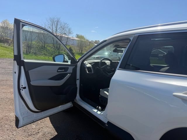 Used 2023 Nissan Rogue SV w/ SV Premium B Package AWD/4WD image 8