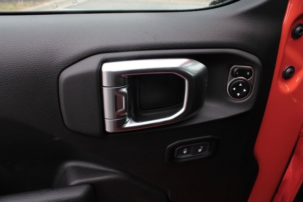 Used 2023 Jeep Gladiator Willys image 12