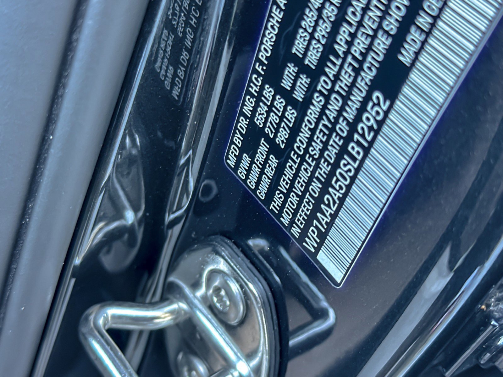 Certified 2025 Porsche Macan image 28