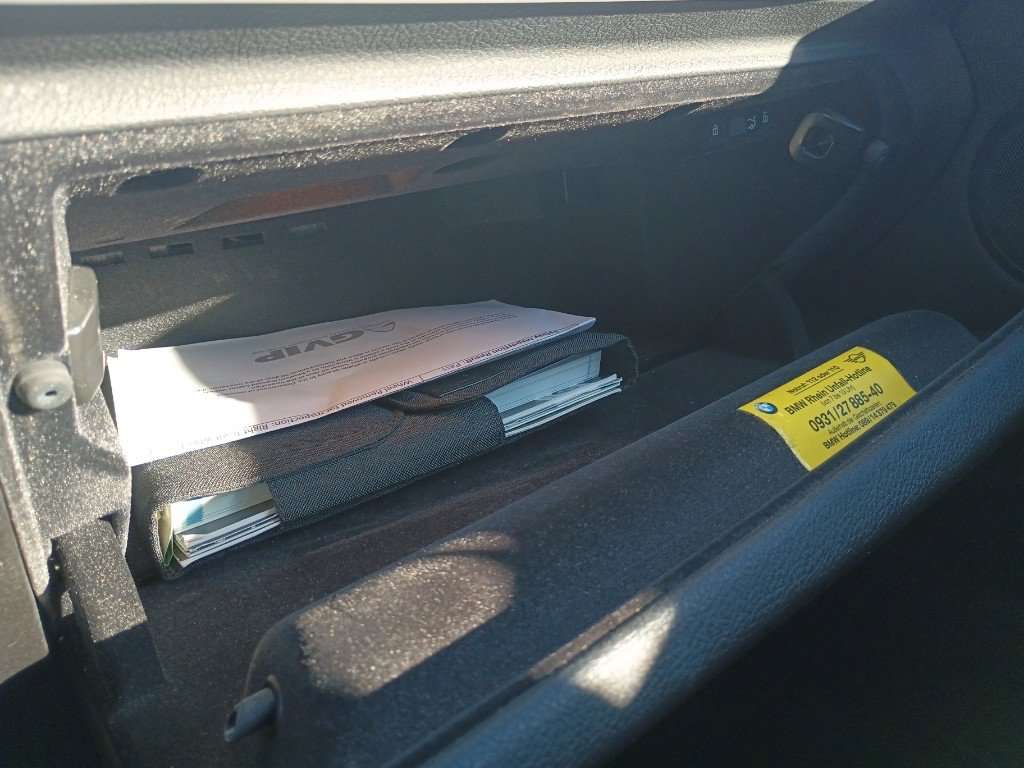 Used 2018 BMW 320i xDrive Sedan image 15