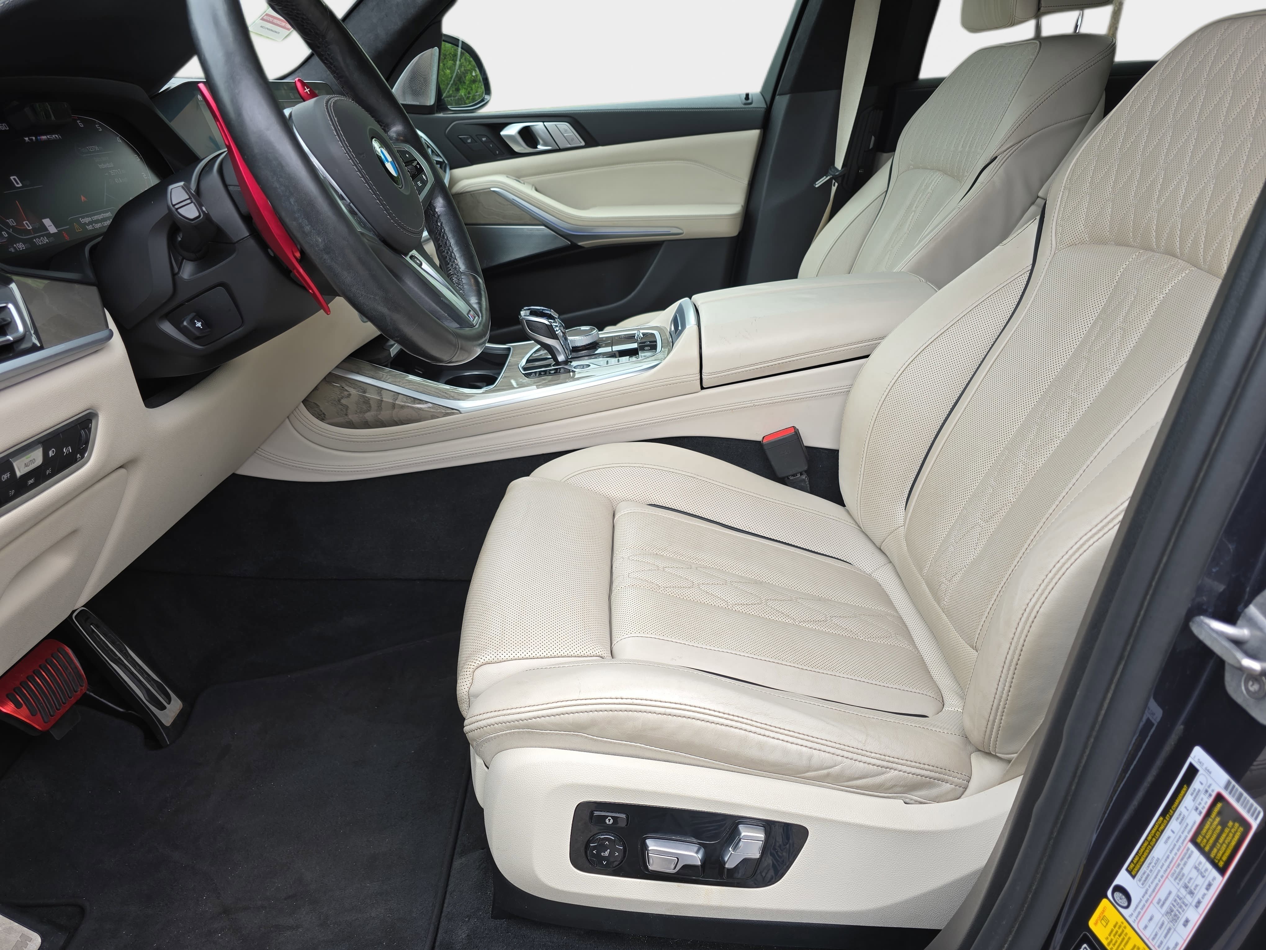 Used 2020 BMW X7 M50i w/ Dynamic Handling Package AWD/4WD image 28