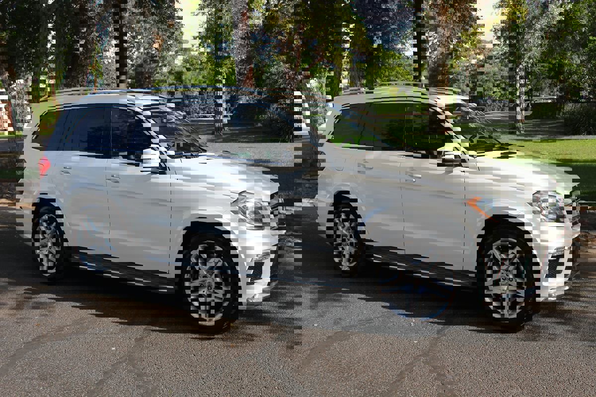 Used 2015 Mercedes-Benz GL 550 4MATIC image 54