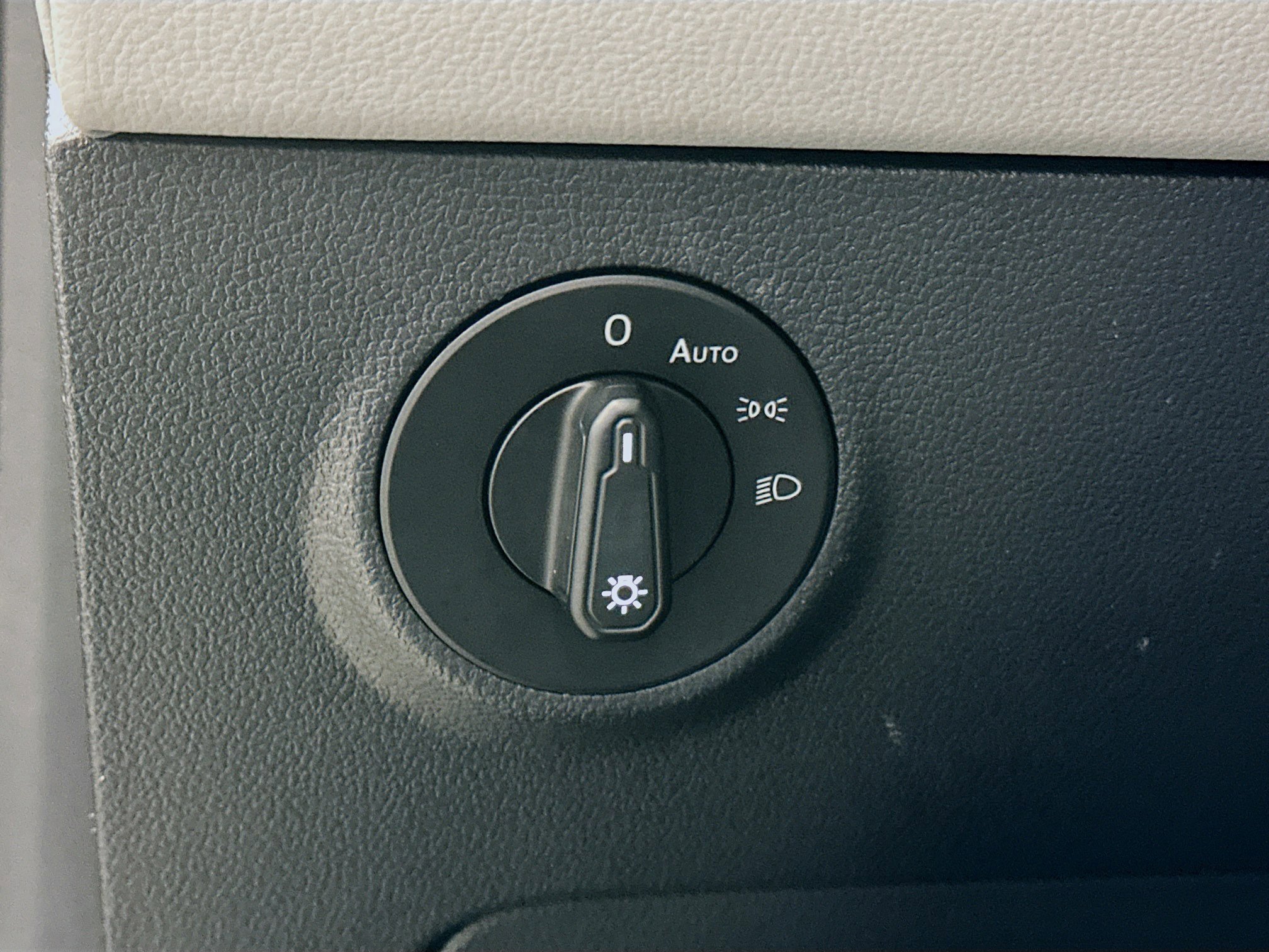 Used 2024 Volkswagen Taos SE image 16