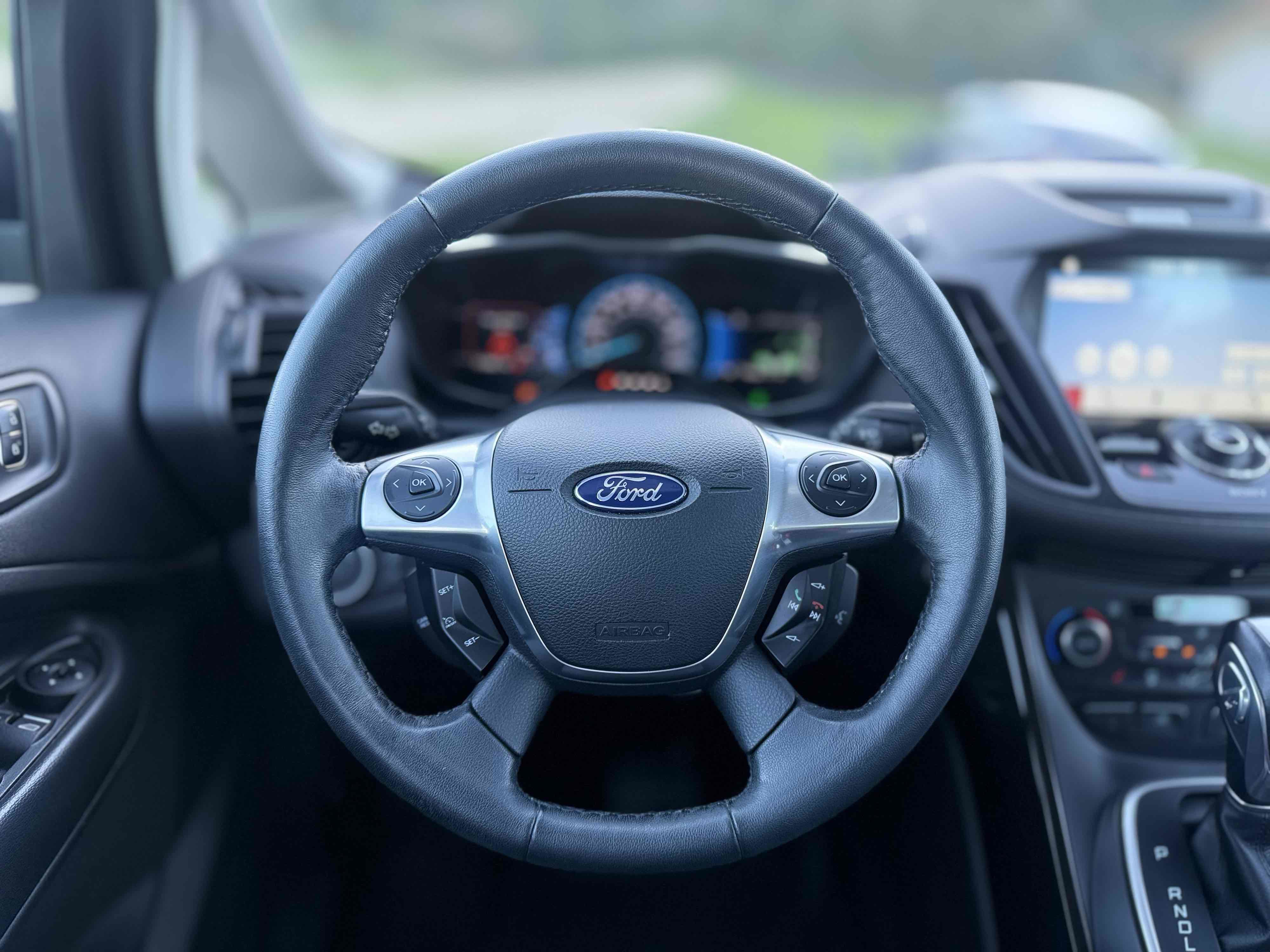 Used 2017 Ford C-MAX Energi Titanium FWD image 24