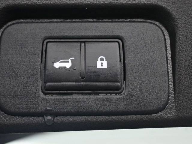 Used 2023 Nissan Rogue SL w/ SL Premium Package image 25