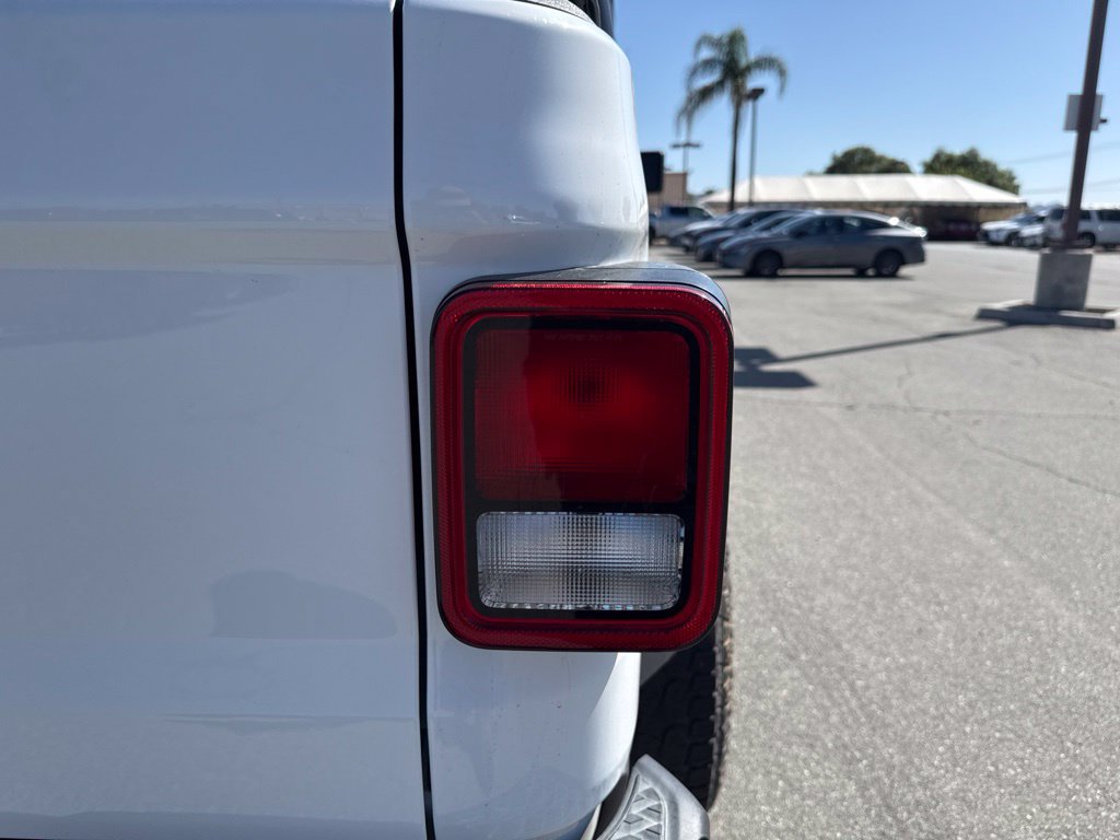 Used 2023 Jeep Gladiator Sport AWD/4WD image 8