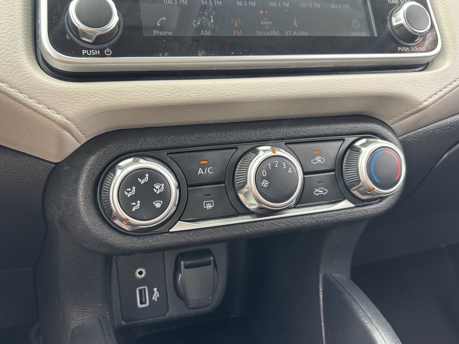 Used 2021 Nissan Versa SV FWD image 25