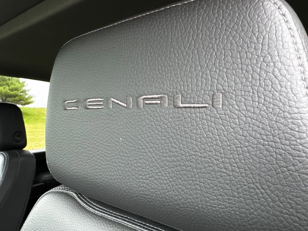 Used 2021 GMC Sierra 2500 Denali w/ Denali Black Diamond Edition image 19