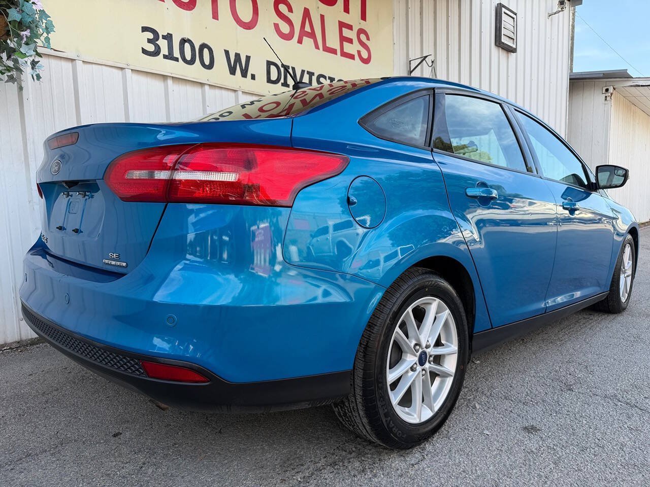 Used 2016 Ford Focus SE w/ Reverse Sensing Package FWD image 4