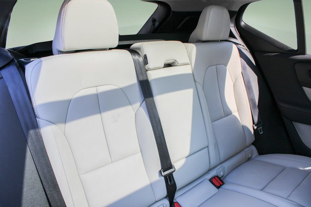 Used 2025 Volvo XC40 B5 Ultra w/ Protection Package Premier AWD/4WD image 28