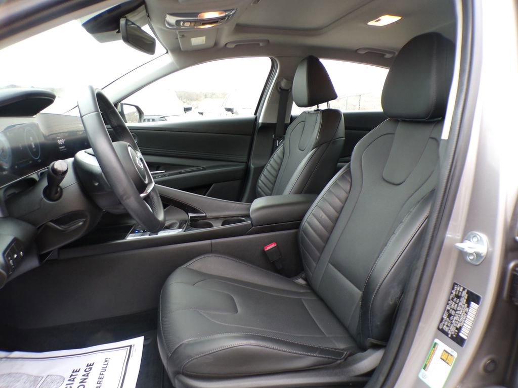 Certified 2023 Hyundai Elantra Limited w/ Cargo Package FWD image 15