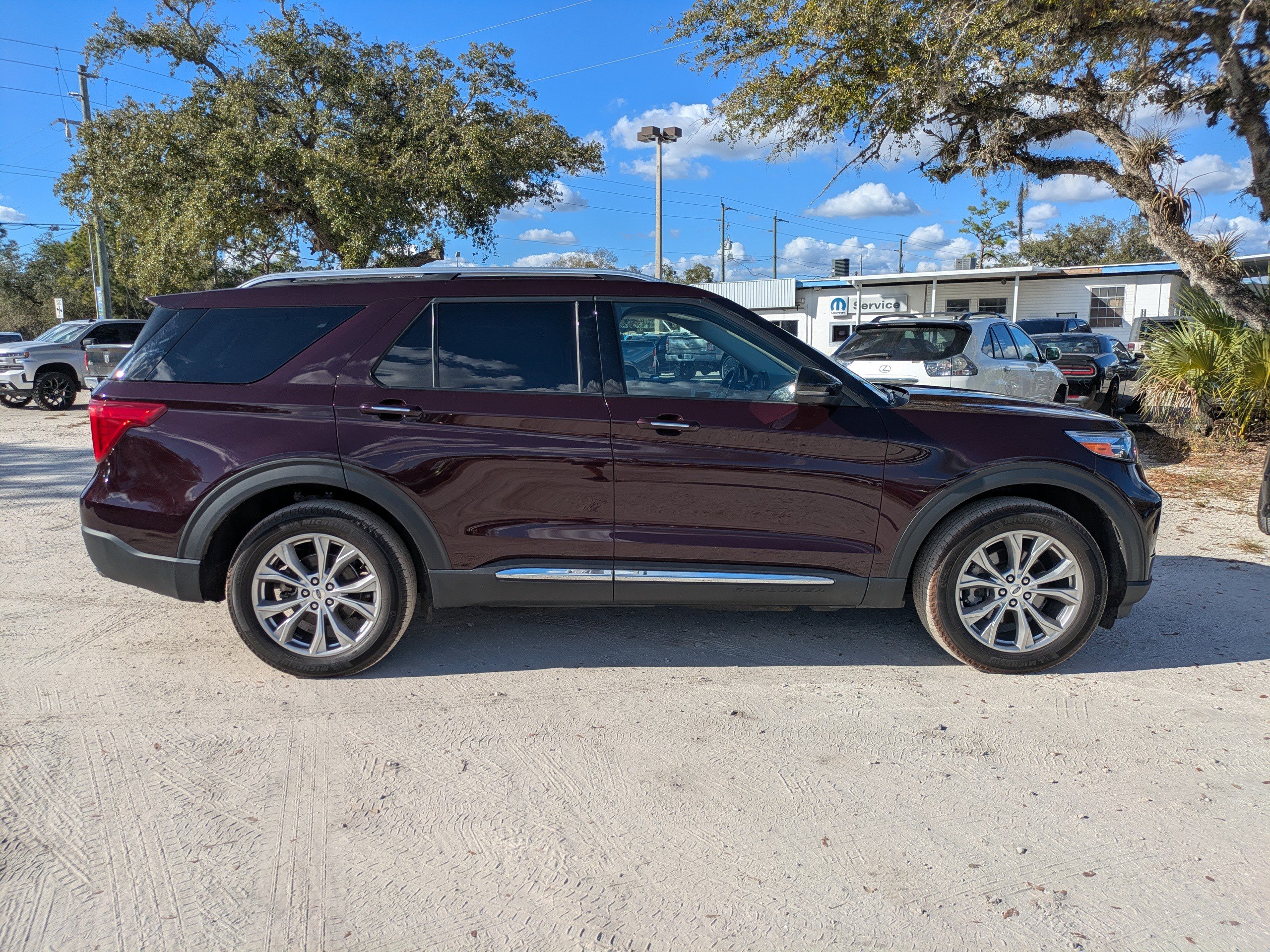 Used 2023 Ford Explorer Limited w/ Limited Technology Package AWD/4WD image 34