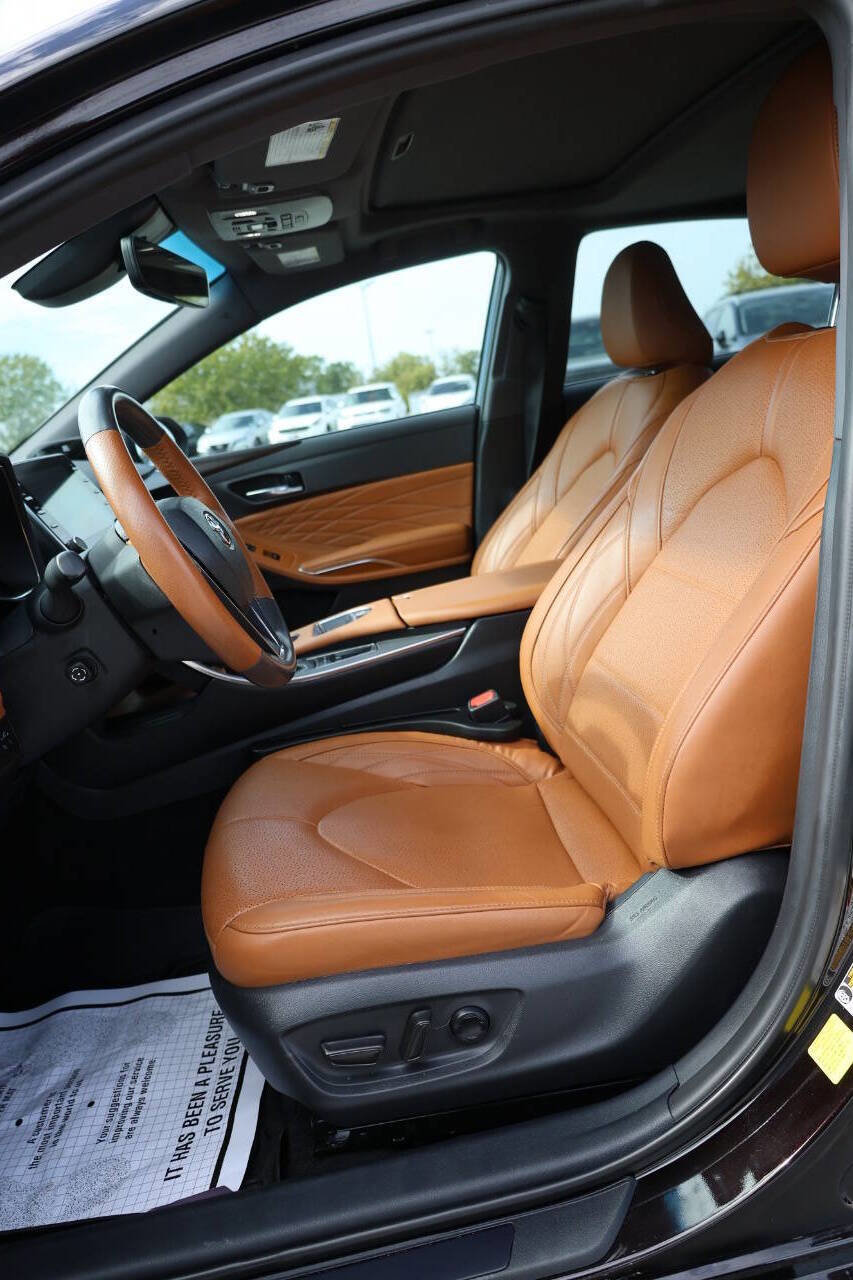 Used 2020 Toyota Avalon Limited w/ Advanced Safety Package FWD image 12
