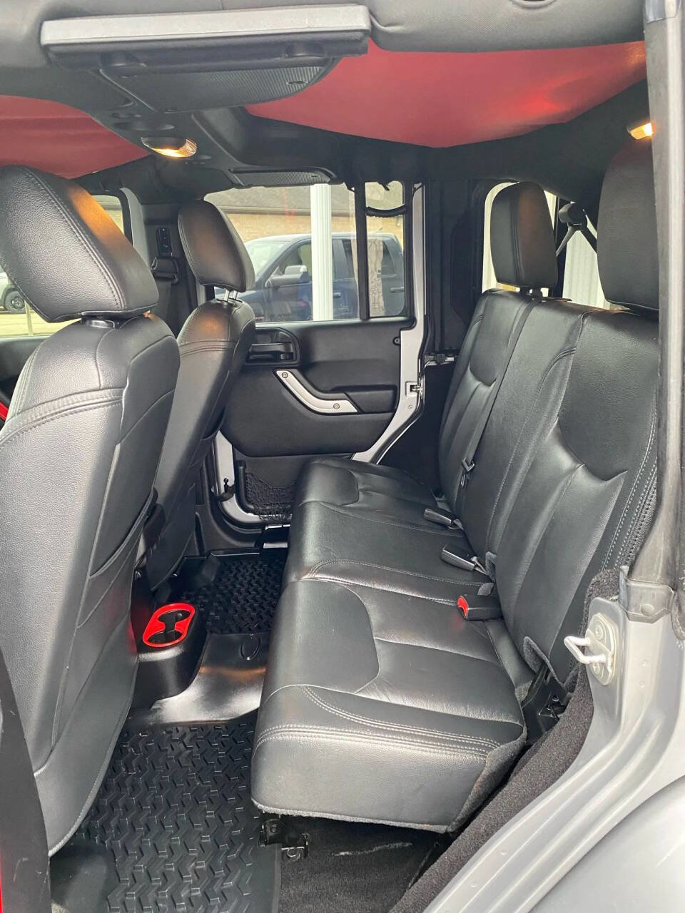 Used 2015 Jeep Wrangler Unlimited Sahara w/ Connectivity Group image 17