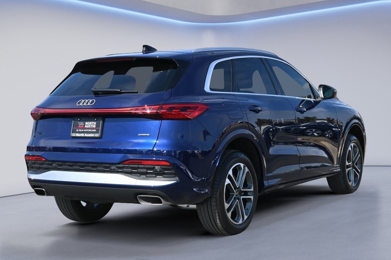 Certified 2025 Audi Q5 Premium w/ Convenience Package image 2