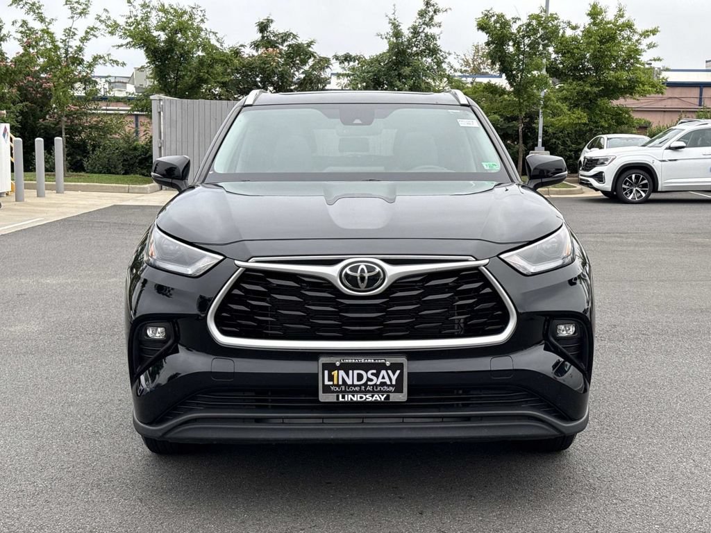 Used 2023 Toyota Highlander XLE FWD image 5
