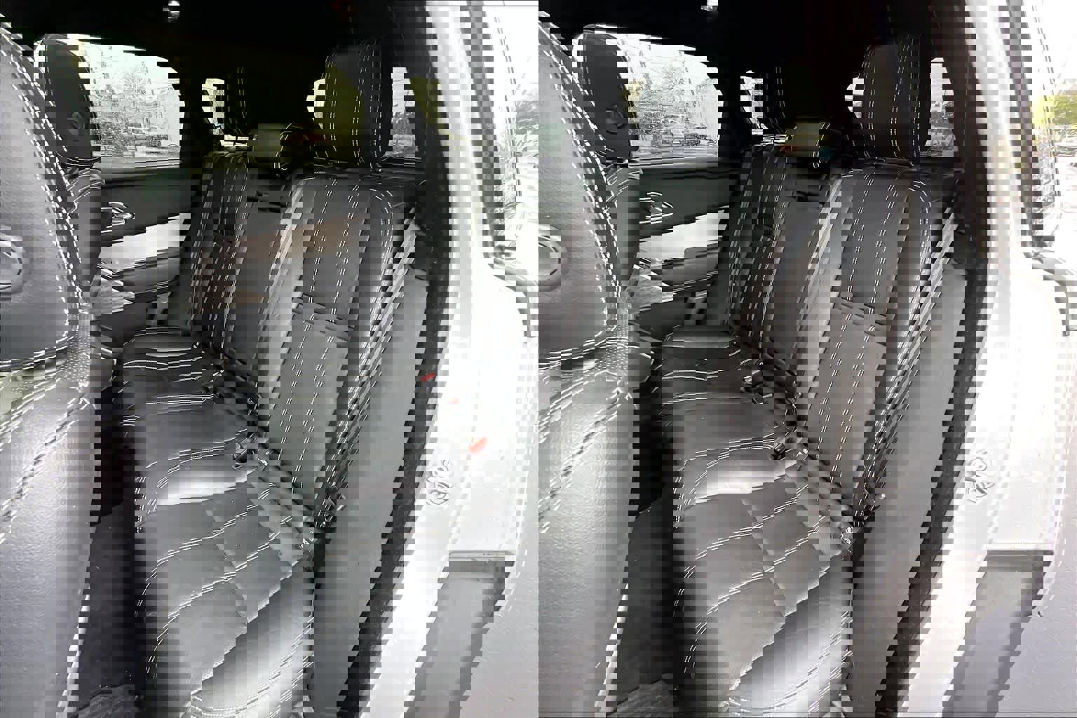 Used 2021 Land Rover Range Rover Velar R-Dynamic S image 22