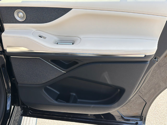 New 2027 Lincoln Navigator L Reserve RWD image 17